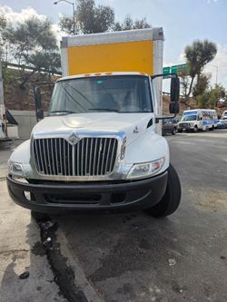 26ft box with lift gate