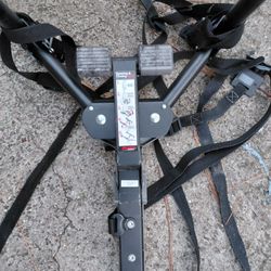 Sports trunk-mounted bike rack. 