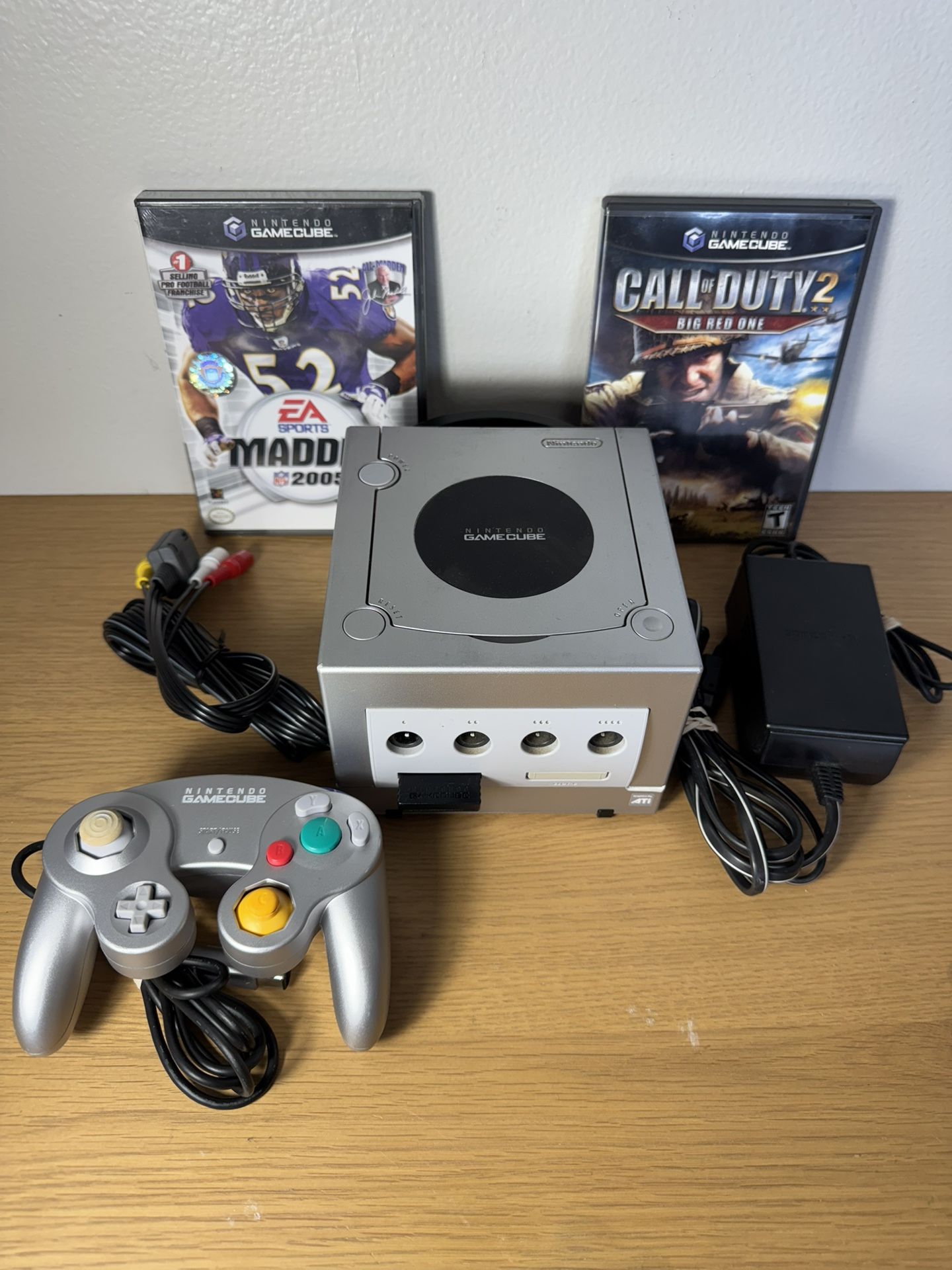 GameCube, Controller, Memory Card & 2 Games