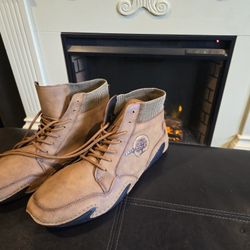 Nearly New Kaegreel Hand Made Soft Leather Slip Resistant Lace Up Boots