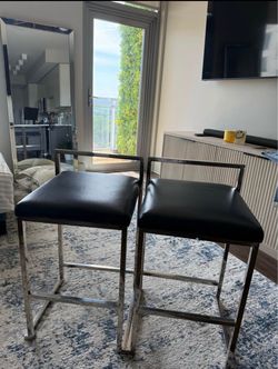 2 barstools