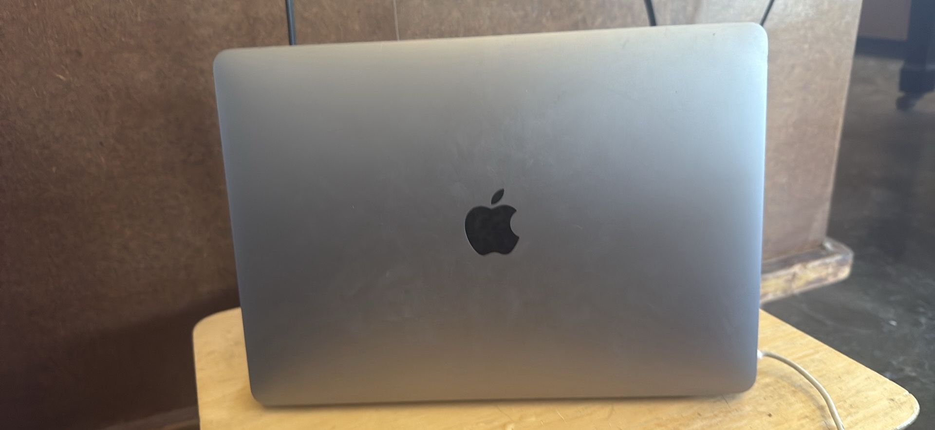 13" MacBook Pro (Touch Bar, Mid 2020)