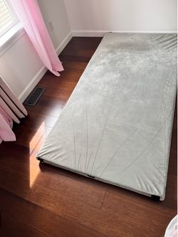 Portable sleeping pad/camping mattress