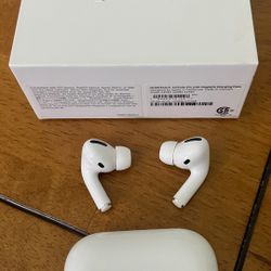 Apple AirPod Pro With Changing Case And original Box 