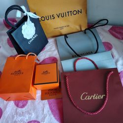 empty shopping Bags  🛍️