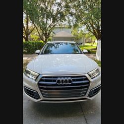 Audi Q5 Premium Plus 