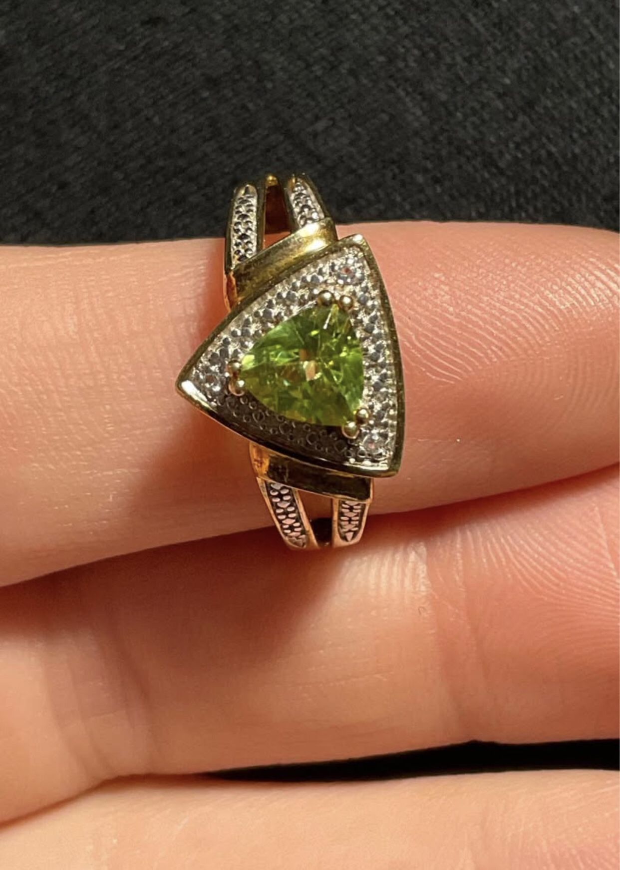 (NEW) 14K Over Sterling Silver Genuine Peridot with White Topaz Ring (SIZE 7 1/2)