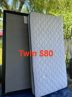 Twin mattress and box spring