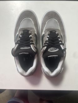 Vans Skate Wayvee Gray & White Skate Shoes.