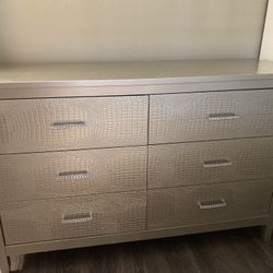 Dresser And End Table