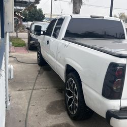 2006 Chevron Silverado 