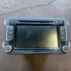 OEM Volkswagen 1K0 035 180 AC AM/FM/CD Radio – Satellite-Ready, VW Jetta/Passat/Tiguan