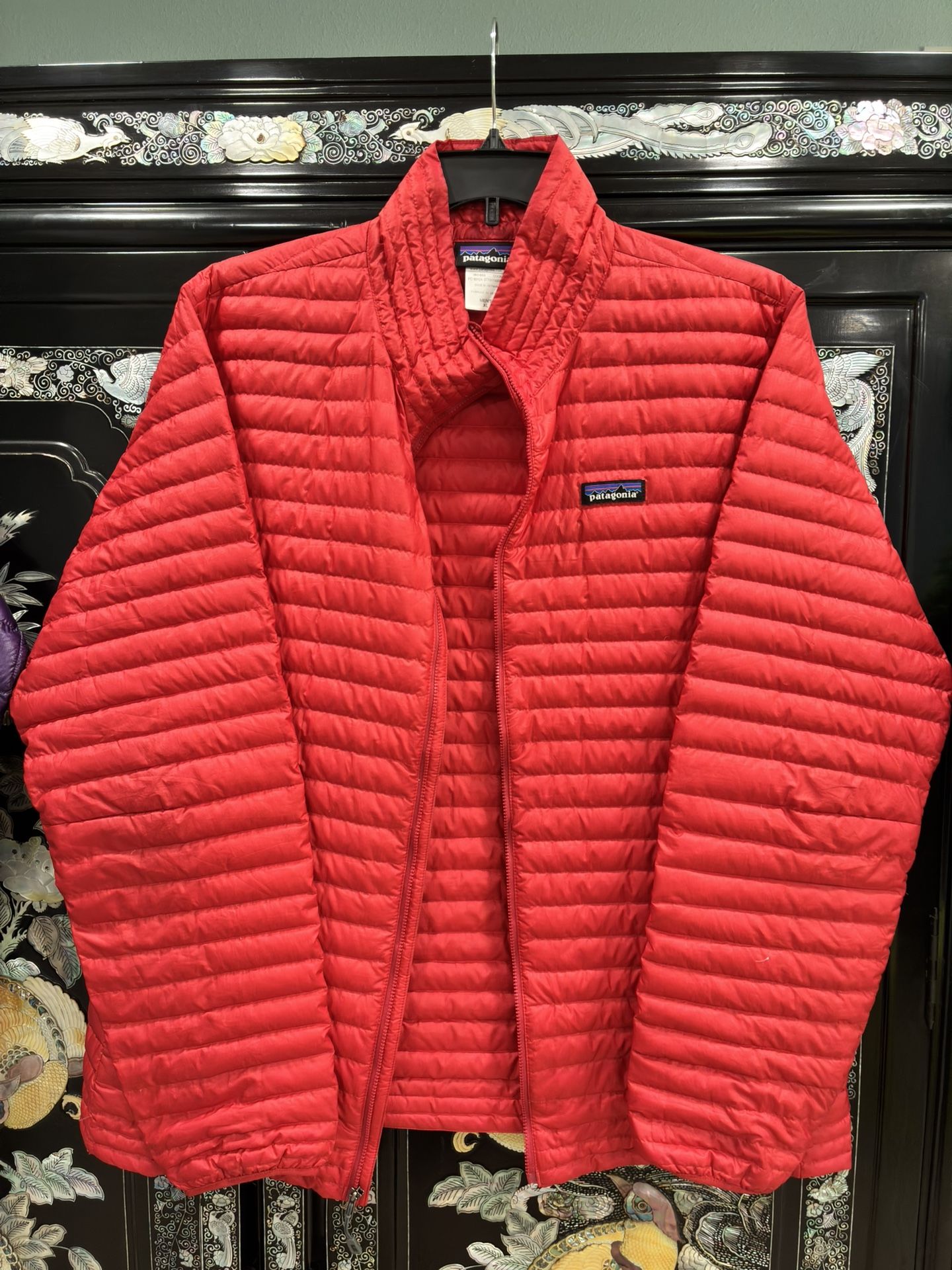 Patagonia Men’s Down Shirt Size XL In Excellent Condition