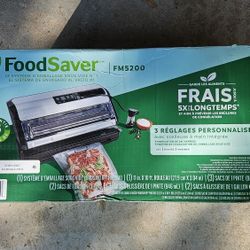 Brand New In Box FoodSaver FM5200 Vacuum Sealer