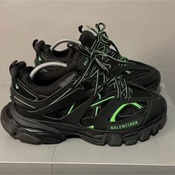 BALENCIAGA