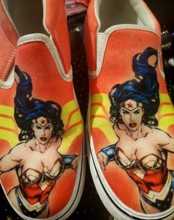 Wonder Woman (VANS Style Slip On Style SHOES) SIZE women's 9