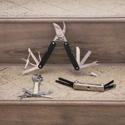 MULTI-TOOLS LOT