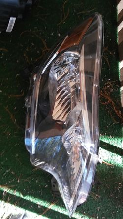 14--16 Toyota Corolla Rt sd headlight.