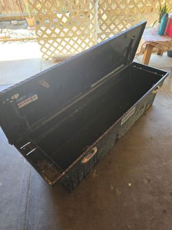 Truck tool box