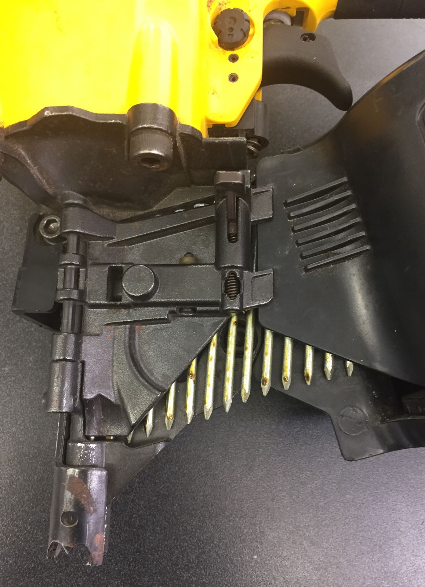 Air nailer