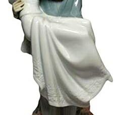 Lladro Figurine "OVER THE THRESHOLD"