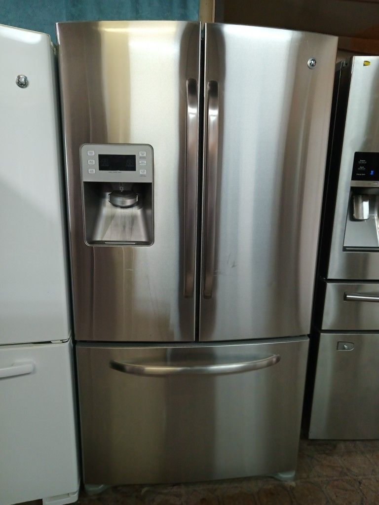 G/E Refrigerator French Door Stainless Steel Everything Works Good