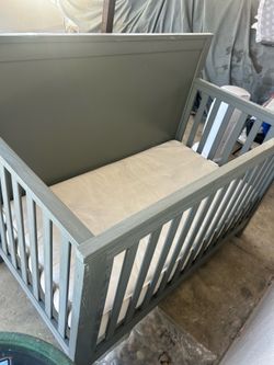 Gray Baby Crib + Mattress – Good Condition