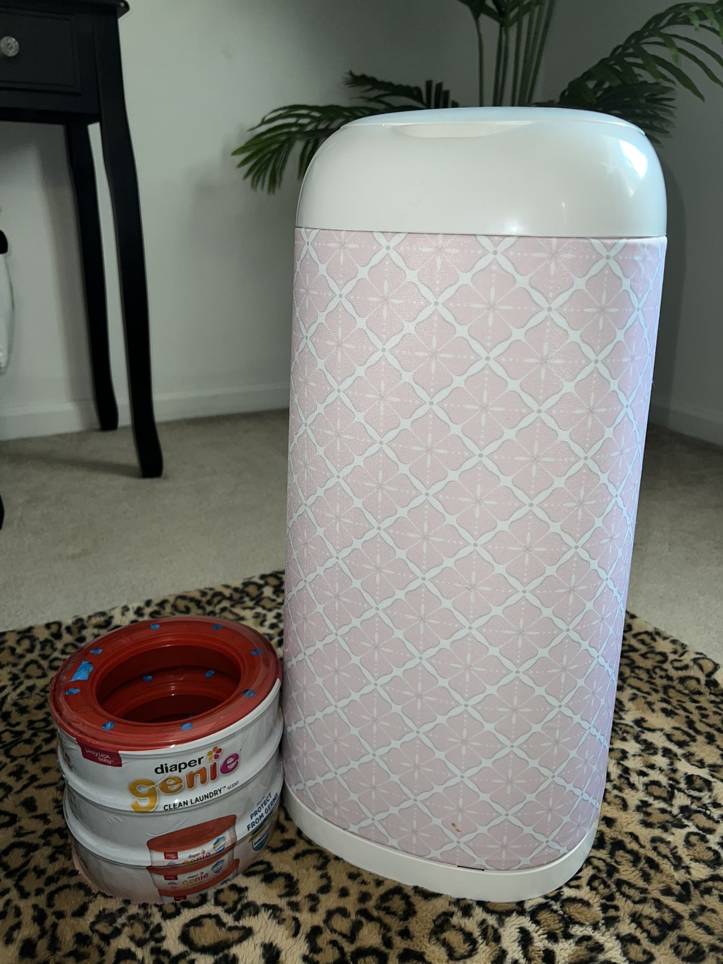 Playtex Diaper Genie Expression W/ Refill Bags for Sale in Virginia