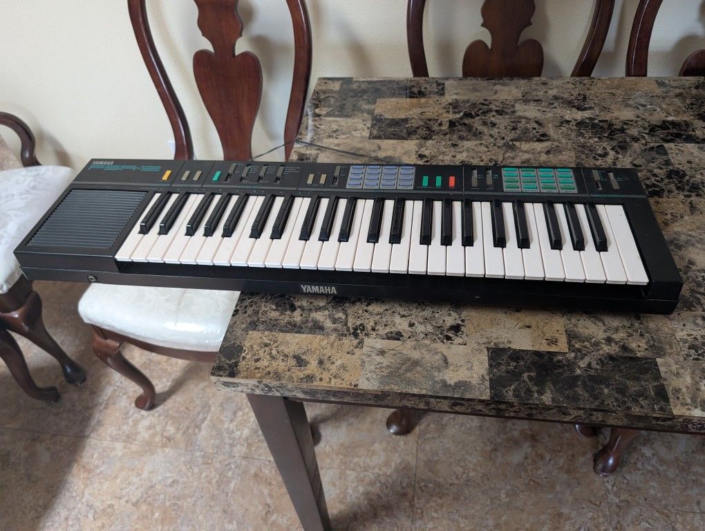 Yamaha PSR-12 keyboard