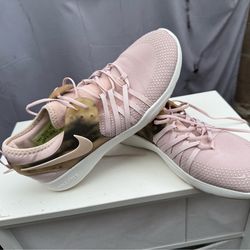 Women’s size 8/ half Nikes