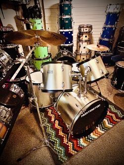 Huntington drum set like new