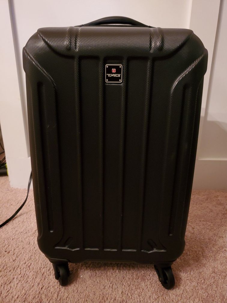 Tag Carry-on Hardside Luggage Spinner Suitcase Black