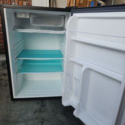 Mini Fridge Barely Used