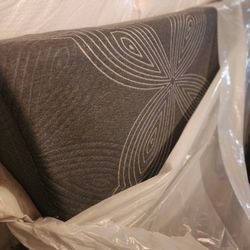 Queen Size Mattress And Split Box Spring