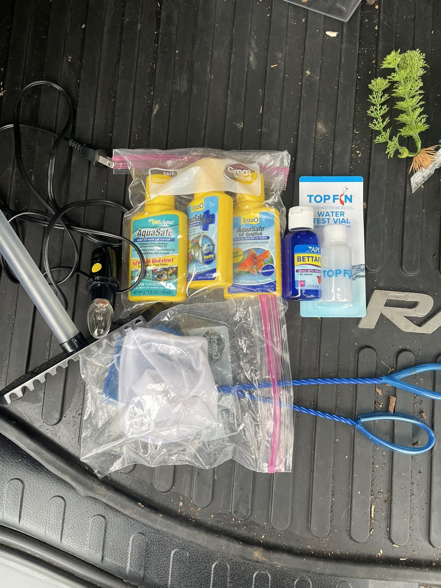 Fish Tank With A Whole Bunch Of Extras