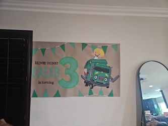 Used Once In Good Condition Also If You Want Customer BANNER we Make Them $60