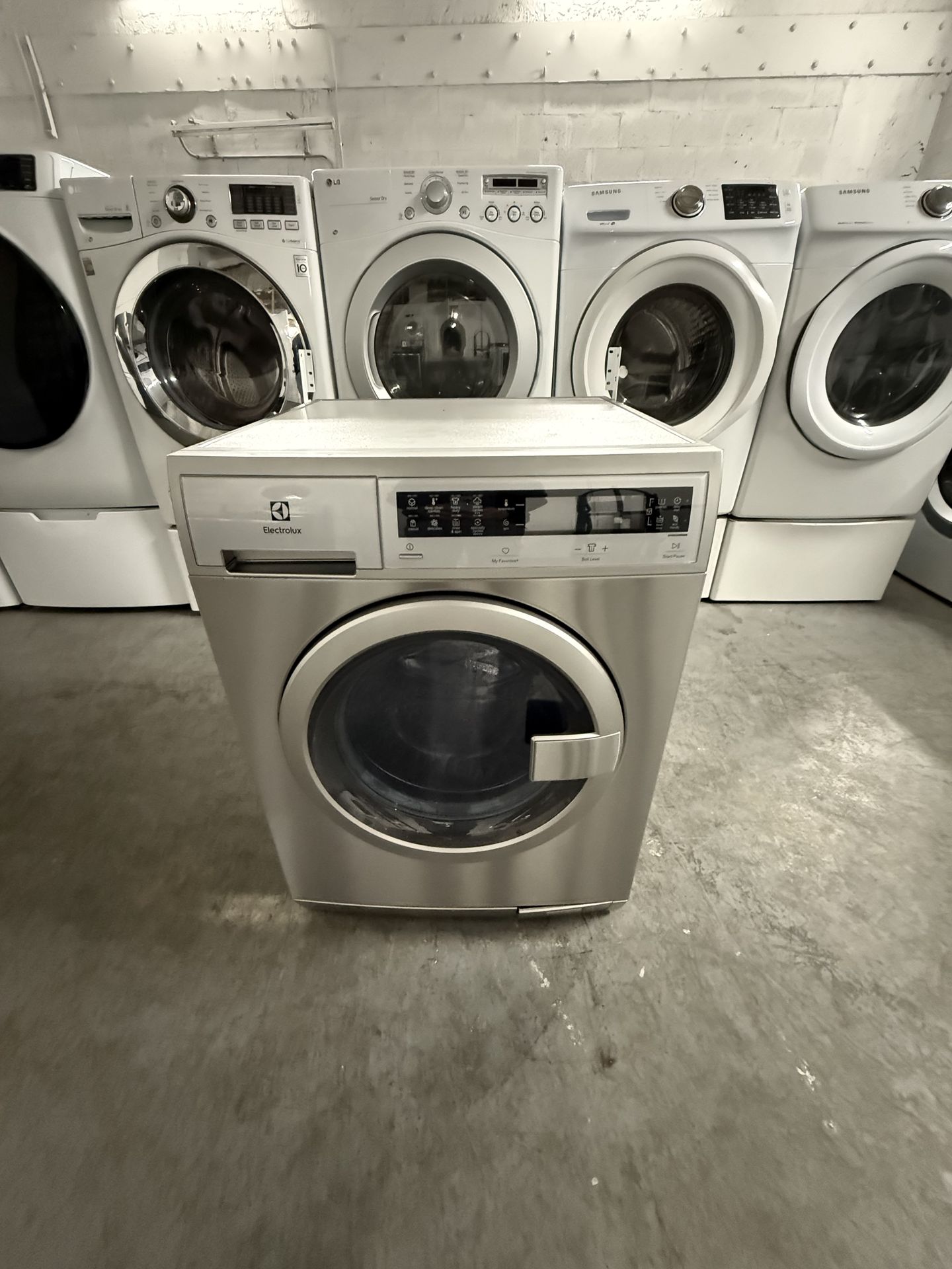 Electrolux Washer “24( Lavadora )