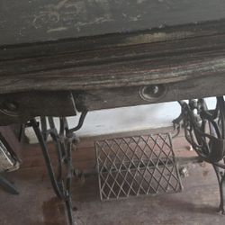 Singer Sewing Machine 