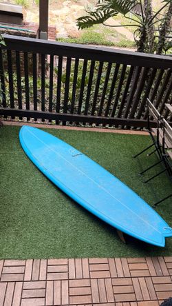 7’2” Torq Surfboard (52.7L) + Futures Rob Machado Quad Fins + Ho Stevie! Sleeve – $450