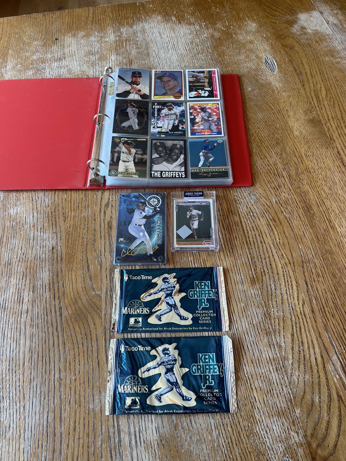 Seattle Mariners Baseball Card Lot: Includes Griffey Jr Relic Card & Rare Sealed Packs