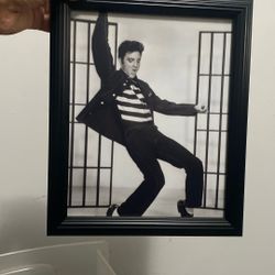 Elvis Frame 
