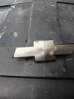 Chevy truck grill emblem