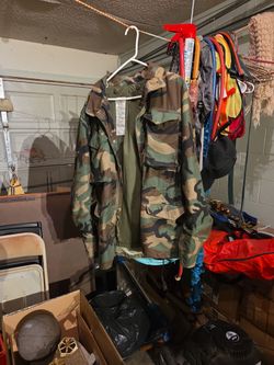 https://offerup.com/redirect/?o=VS5TLkEuQXJteQ== field  jacket