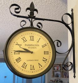 Unique wall clock