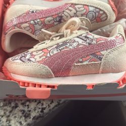 Hello Kitty Pumas