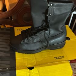 New boots Women’s 10 Wide