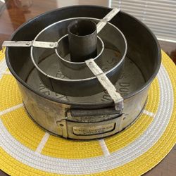 Old Fashioned/antique? Cake Maker