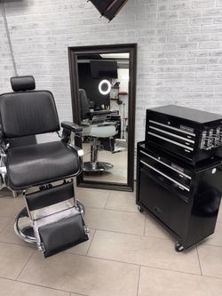 Complete Barber Station Setup – Chair, Mirror & Rolling Station