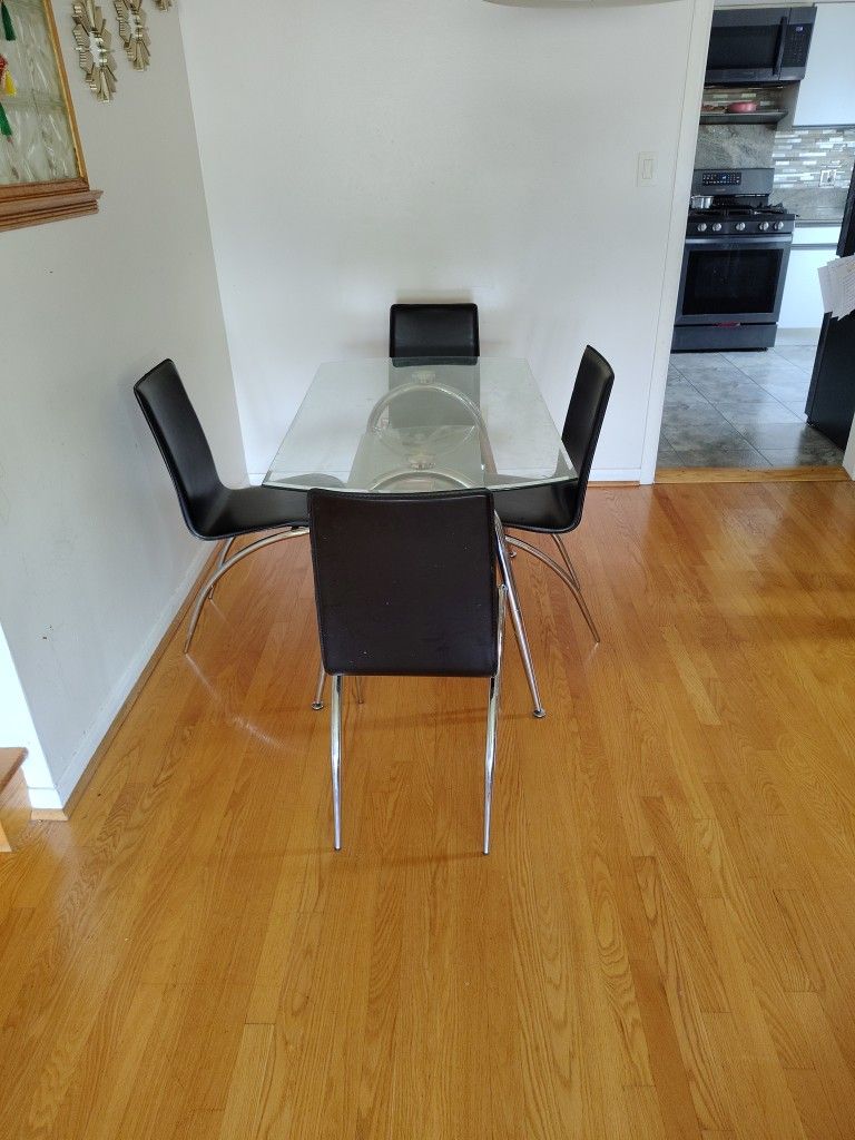 Dinning Table With Chairs