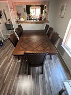 8 Seat Table (Like New)